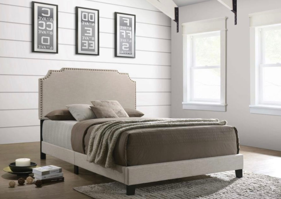 Tamarac Upholstered King Bed 310061KE