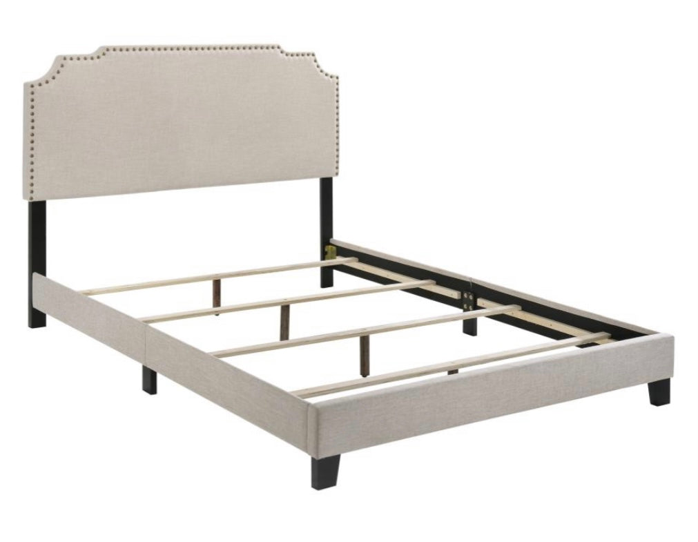 Tamarac Upholstered King Bed 310061KE
