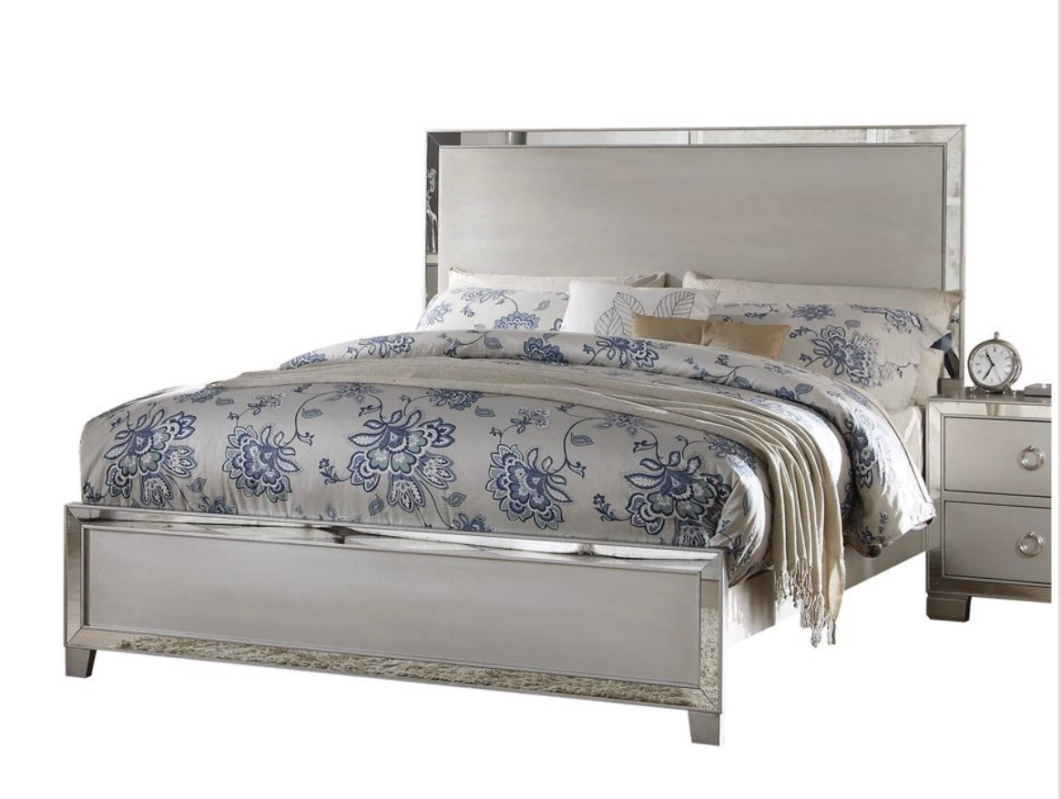 4 PCS Voeville II King Bedroom Set 24837EK