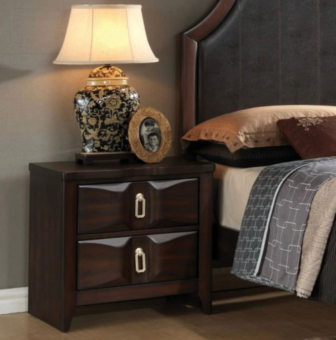 4 PCS Lancaster Queen Bedroom Set 24570Q