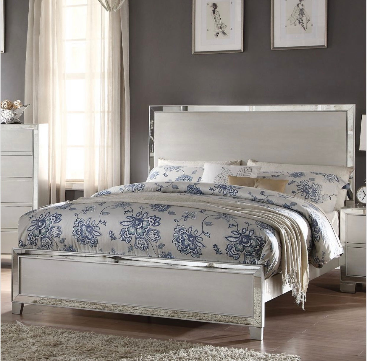 4 PCS Voeville II King Bedroom Set 24837EK