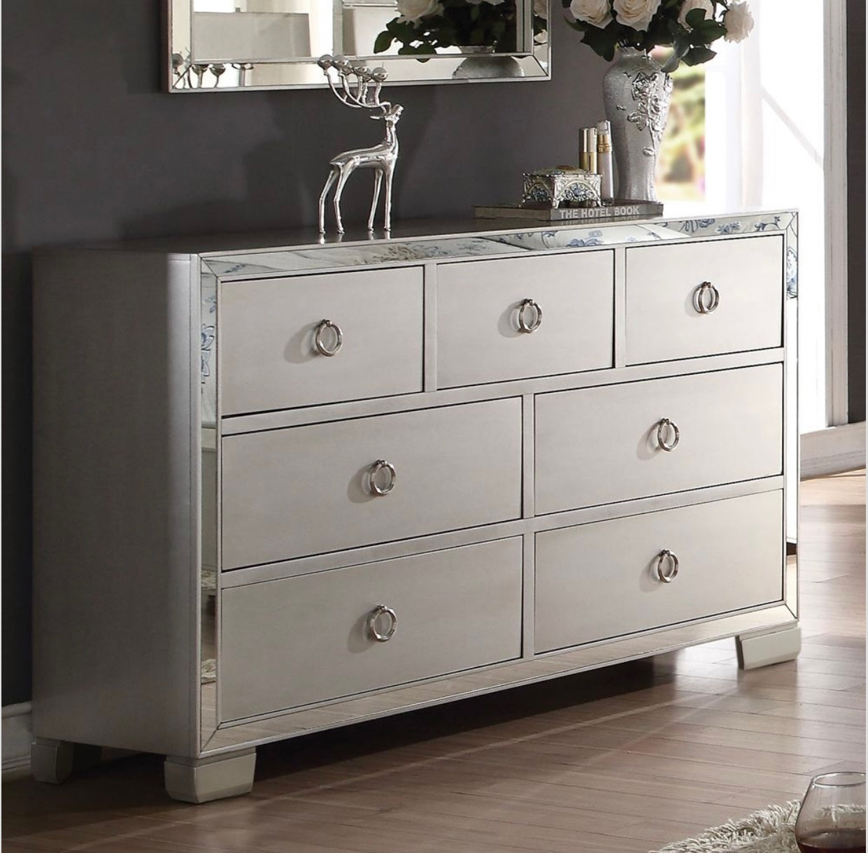 4 PCS Voeville II  King Bedroom Set 24827EK