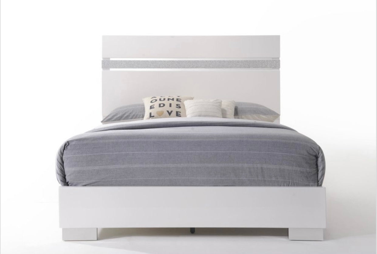 4 PCS Naima II King Bedroom Set 26767EK