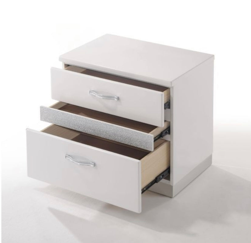 4 PCS Naima II King Bedroom Set 26767EK