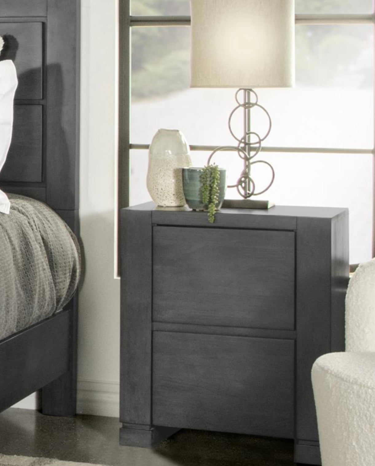 4 PCS Lorenzo Queen Bedroom Set 224261Q-S4