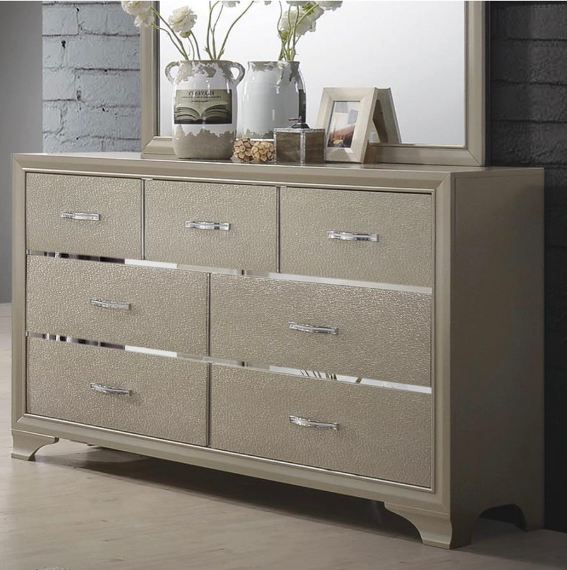 Juego de dormitorio King Beaumont de 4 piezas 205291KE-S4