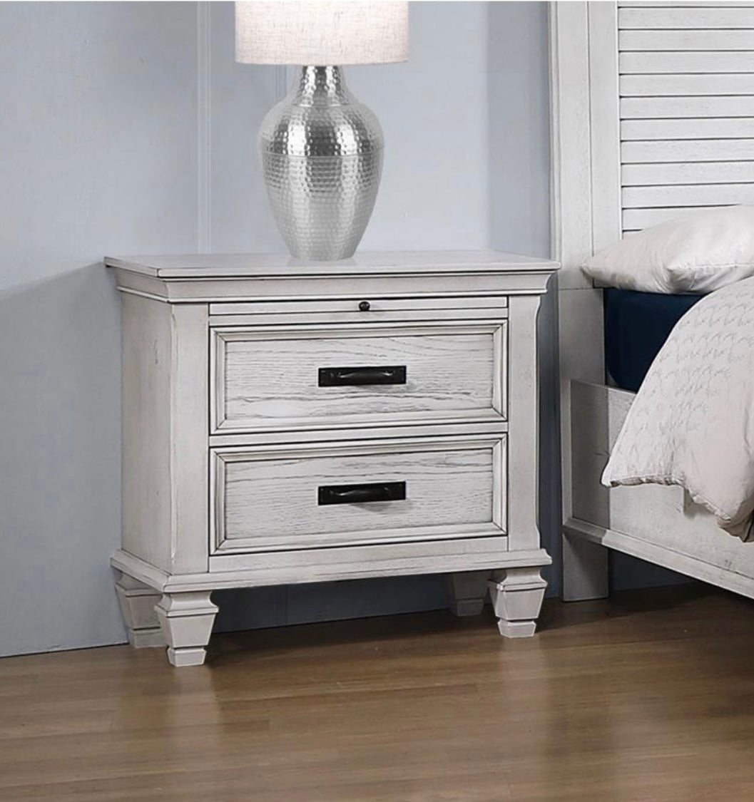 Juego de dormitorio Franco King de 4 piezas 205330KE-S4